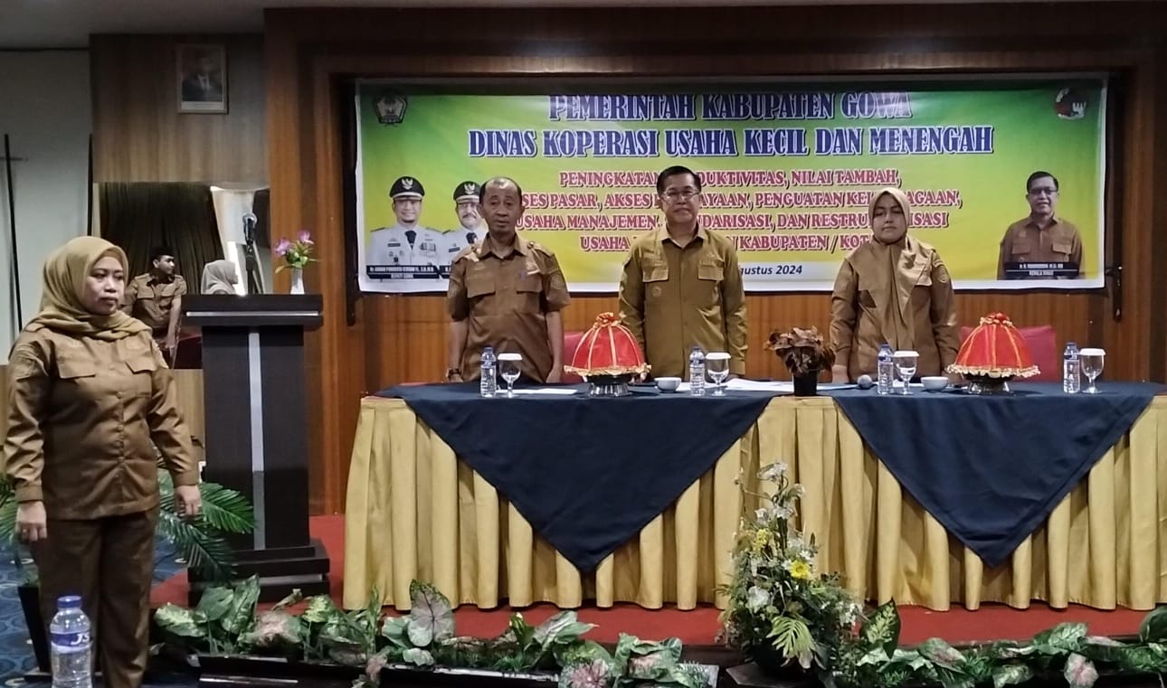 IST BUKA -- Suasana pembukaan kegiatan pemberdayaan peningkatan produktivitas koperasi di Hotel Lynt Makassar.