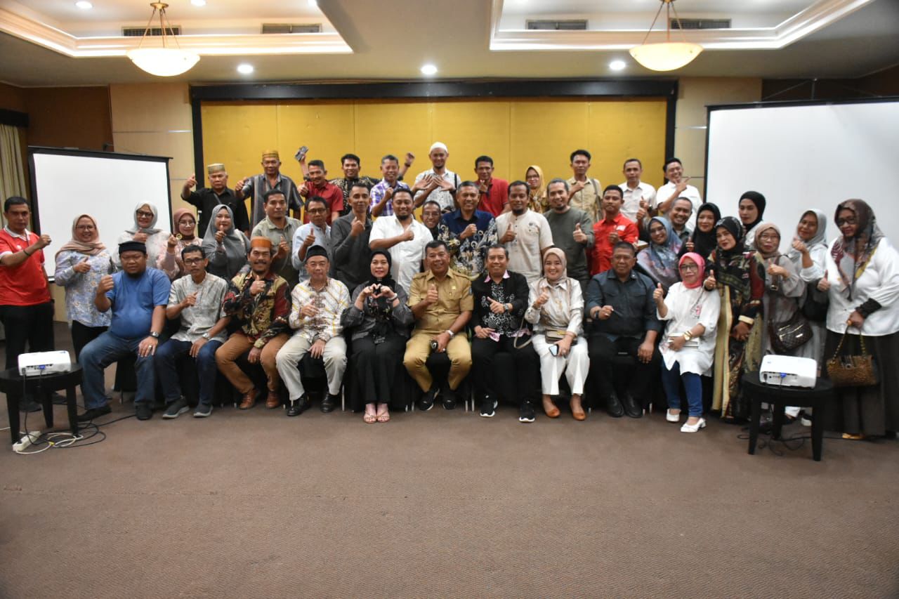 SILATURRAHMI -- Bupati Bulukumba Andi Muchtar Ali Yusuf memenuhi undangan silaturahmi dengan KMB se Kalimantan Timur usai menghadiri undangan Presiden Joko Widodo di Istana Garuda, Ibu Kota Nusantara (IKN), Kalimantan Timur, Selasa (13/8). 