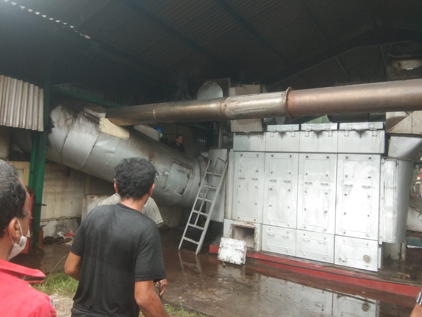 KEBAKARAN -- Musibah kebakaran menimpa kawasan perkebunan karet milik PT London Sumatra (PT Lonsum) Palangisang Desa Tammatto Kecamatan Ujungloe Kabupaten Bulukumba, Selasa (6/8).