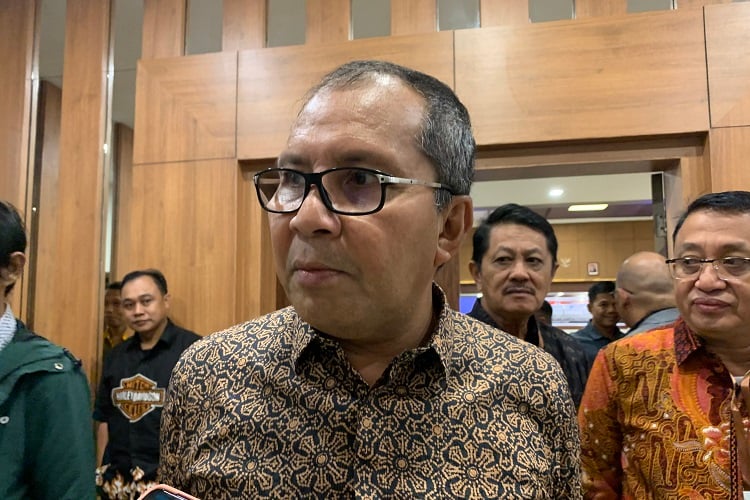 int
Moh Ramdhan  Pomanto
