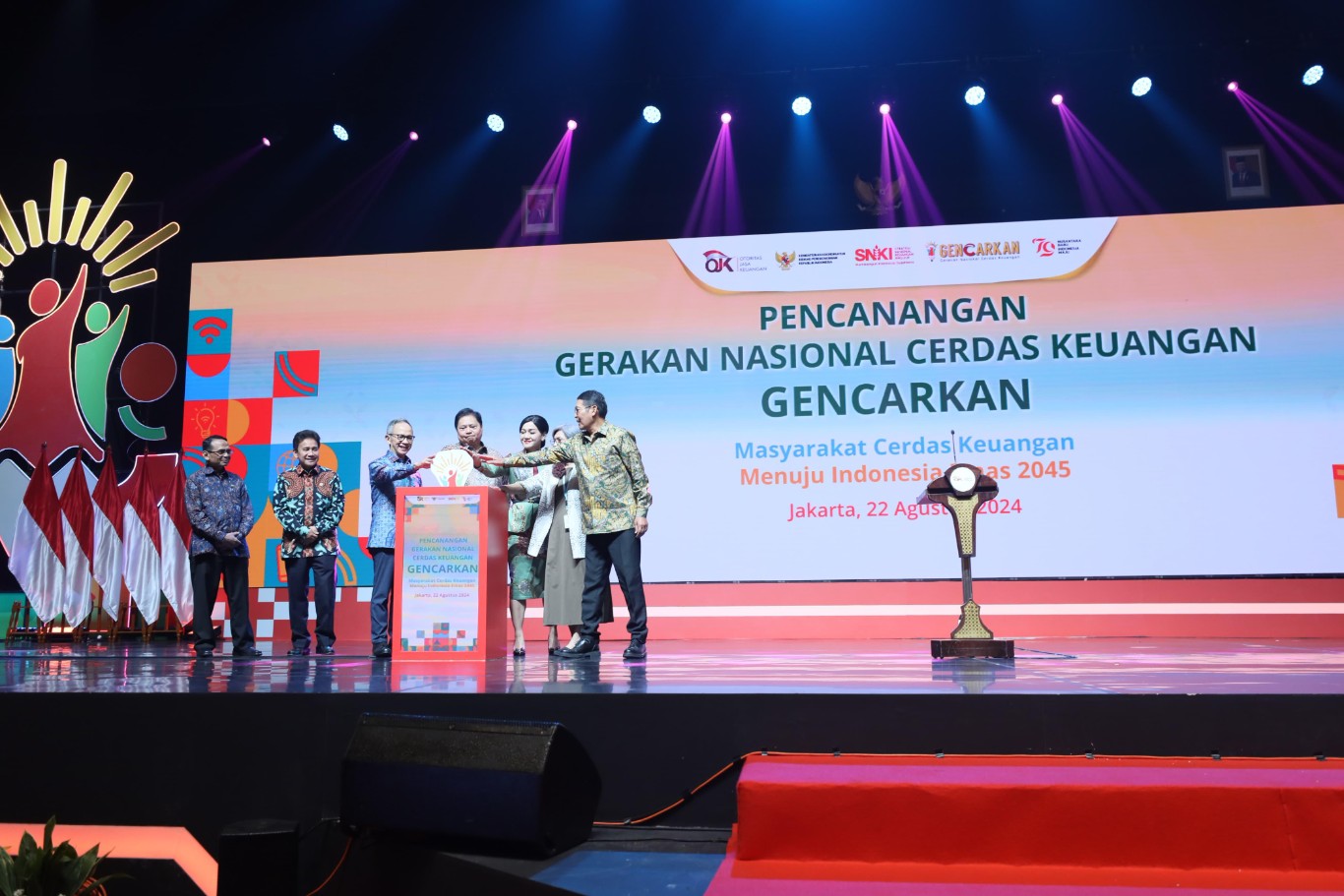 GERAKAN NASIONAL -- Suasana pencanangan gerakan nasional cerdas keuangan di lingkup OJK.