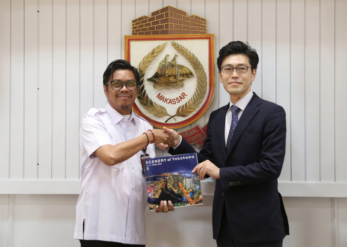 ist KUNJUNGAN--Sekkot Makassar Firman Hamid Pagarra menerima kunjungan Pemerintah Jepang melalui Nippon Koei yang dihadiri Mr Tetsyua Saito, Manager Nippon Koei, Mr. Takumi Takahashi, Engineer Nippon Koei, di ruang rapat Sekkot, Rabu (21/8).