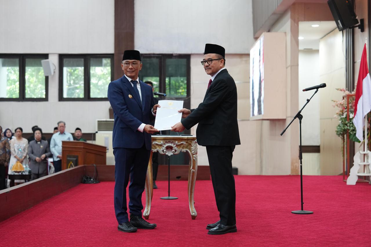 ist SEKPROV--Pj Gubernur Sulsel Prof Zudan Arif Fakhrulloh resmi melantik Jufri Rahman sebagai Sekprov Sulsel di Ruang Pola Kantor Gubernur (14/8).