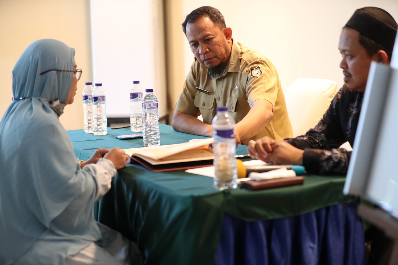 ist LATIH--Bagian Kesra Kota Makassar mengadakan pelatihan bagi 2.000 guru mengaji untuk penyempurnaan bacaan Al-Quran serta wujud dukungan program Perkuatan Keimanan Ummat dan Jagai Anakta.
