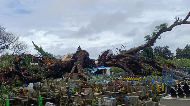 int PEMAKAMAN--DPRD Kota Makassar menyoroti persoalan lahan makam di Kota Makassar yang  mengalami krisis lahan dan perlu tambahan lahan makam baru.Tampak pemakaman Dadi yang sudah penuh.