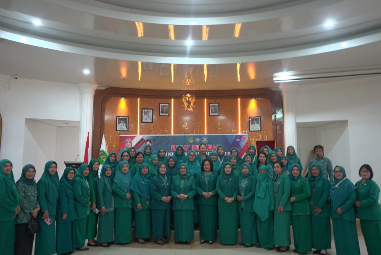 SOSIALISASIKAN -- Ketua TP PKK Kabupaten Luwu Timur, Hj Sufriaty Budiman menekankan agar rumah Dilan yang telah diresmikan dapat disosialisasikan keberadaannya di masyarakat.