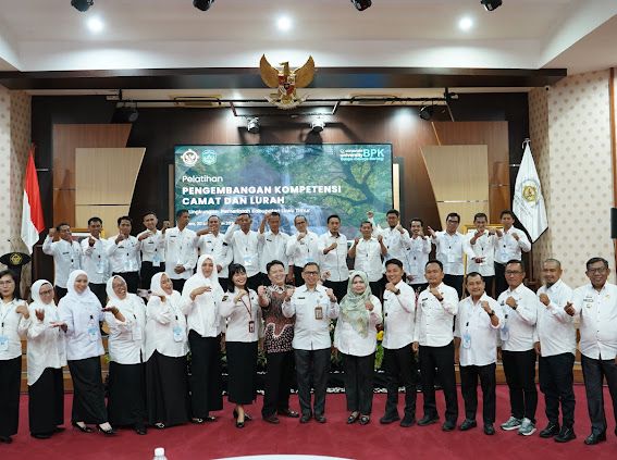 RESMI BERAKHIR -- Pelatihan pengembangan kompetensi bagi camat dan lurah se-Kabupaten Luwu Timur yang berlangsung dari tanggal 20 hingga 22 Mei 2024 di Balai Diklat PKN Gowa resmi berakhir. 