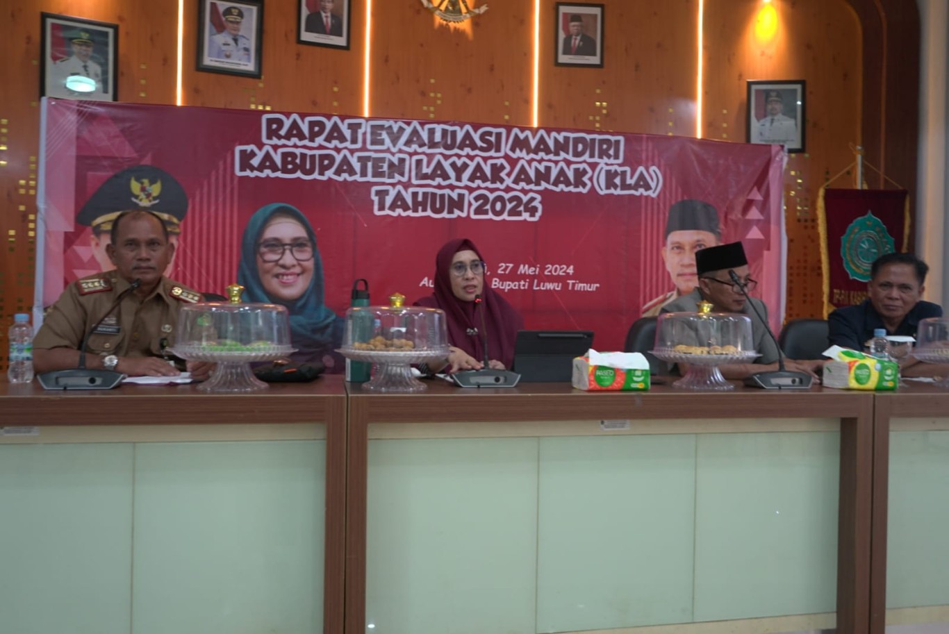 RAPAT EVALUASI --Pemkab Lutim melalui Dinas Sosial, Pemberdayaan Perempuan dan Perlindungan Anak (Dinsos P3A) menggelar rapat evaluasi mandiri Kabupaten Layak Anak (KLA) tahun 2024 yang dilaksanakan di Aula Rujab Bupati baru-baru ini. 