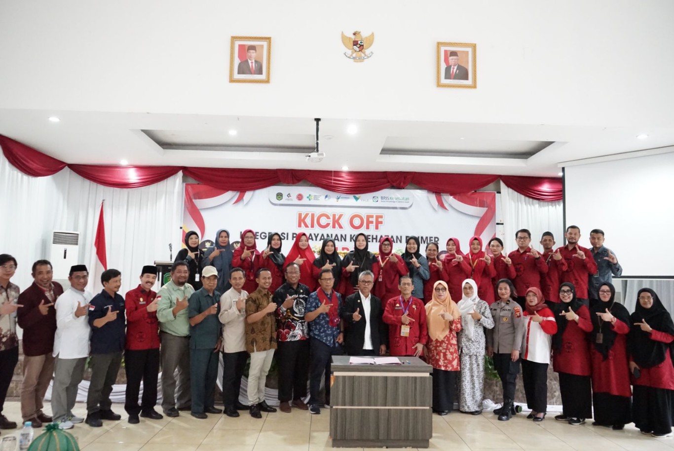 KICK OFF -- Dinas Kesehatan Lutim menggelar Kick Off Integrasi Layanan Kesehatan Primer (ILP) tingkat Kabupaten sekaligus melakukan penandatanganan komitmen bersama di Gedung Wanita Simpurusiang Malili, Jumat (23/8). 