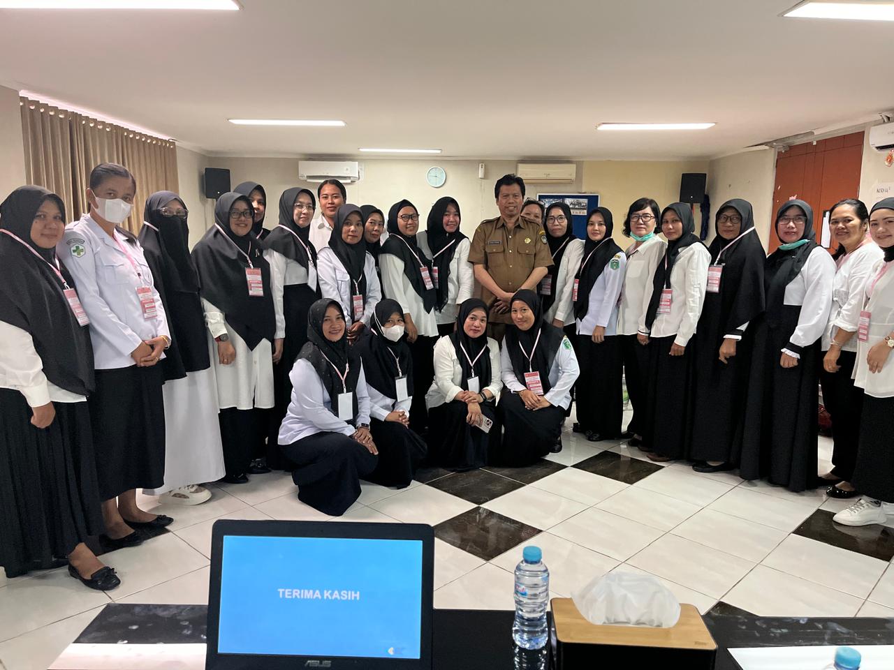 PELATIHAN -- Dinkes Kabupaten Luwu Timur menggelar pelatihan Pelayanan ANC, Persalinan, Nifas dan SHK dan pelatihan konseling PMBA bagi Nakes di Balai BBPK Makassar, Senin (5/8)