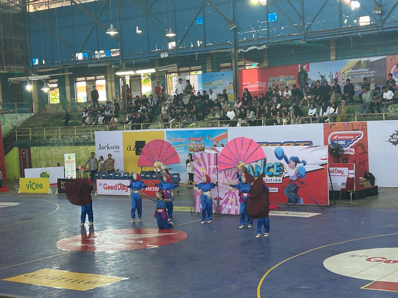 PEMBUKAAN -- Suasana pembukaan Honda DBL 2024 South Sulawesi Series yang digelar di GOR Andi Mattalatta Makassar.