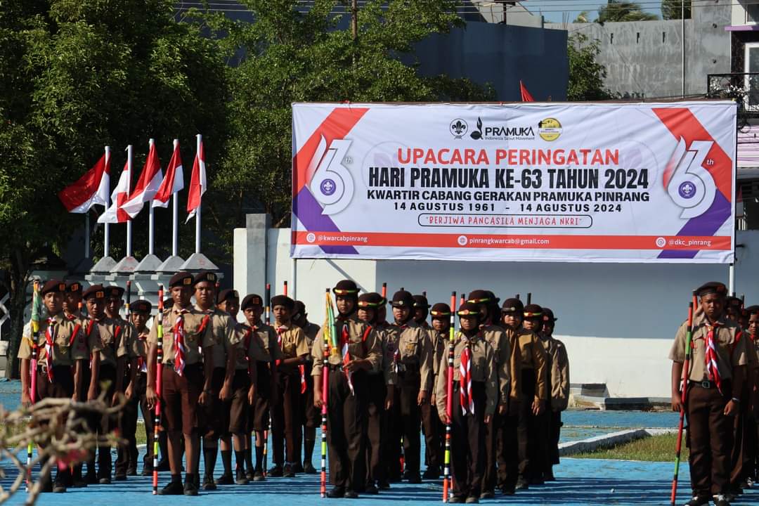 PERINGATI PRAMUKA -- Pemkab Pinrang dan Kwartir Cabang (Kwarcab) Gerakan Pramuka Kabupaten Pinrang menggelar upacara peringatan Hari Ulang Tahun (HUT) Pramuka ke – 63 tahun 2024 di Halaman Kantor Bupati Pinrang, Rabu (14/8).