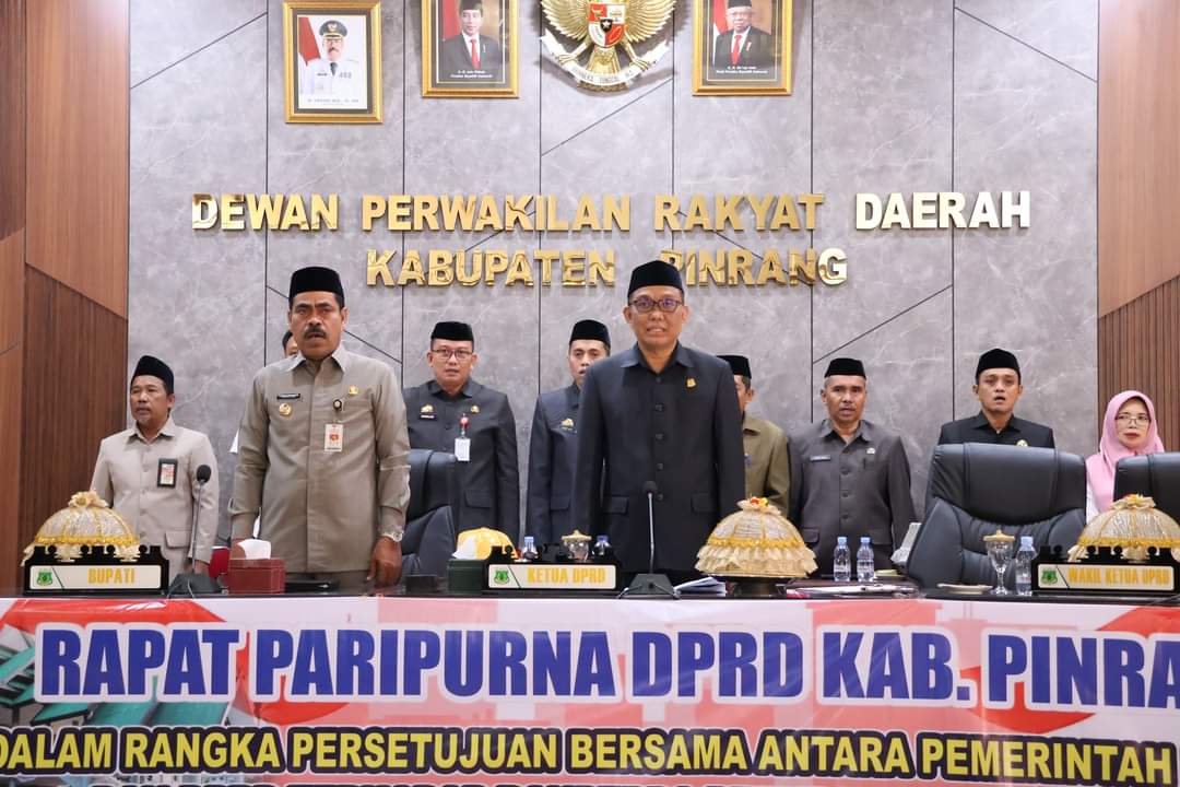 PARIPURNA -- DPRD Kabupaten Pinrang menggelar rapat paripurna persetujuan bersama Pemkab dan DPRD terhadap Ranperda tentang perubahan APBD Kabupaten Pinrang Tahun Anggaran 2024 menjadi Peraturan Daerah (Perda) di Ruang Rapat Paripurna DPRD Pinrang,  Rabu (21/8).