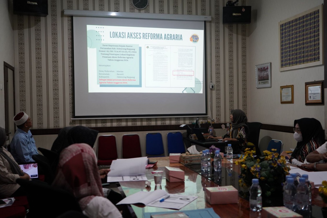 AGRARIA -- Badan Pertanahan Nasional (BPN) Kabupaten Sidrap mengadakan acara penyusunan model akses reforma agraria di Ruang Rapat Kantor BPN Sidrap, Kamis (1/8). 