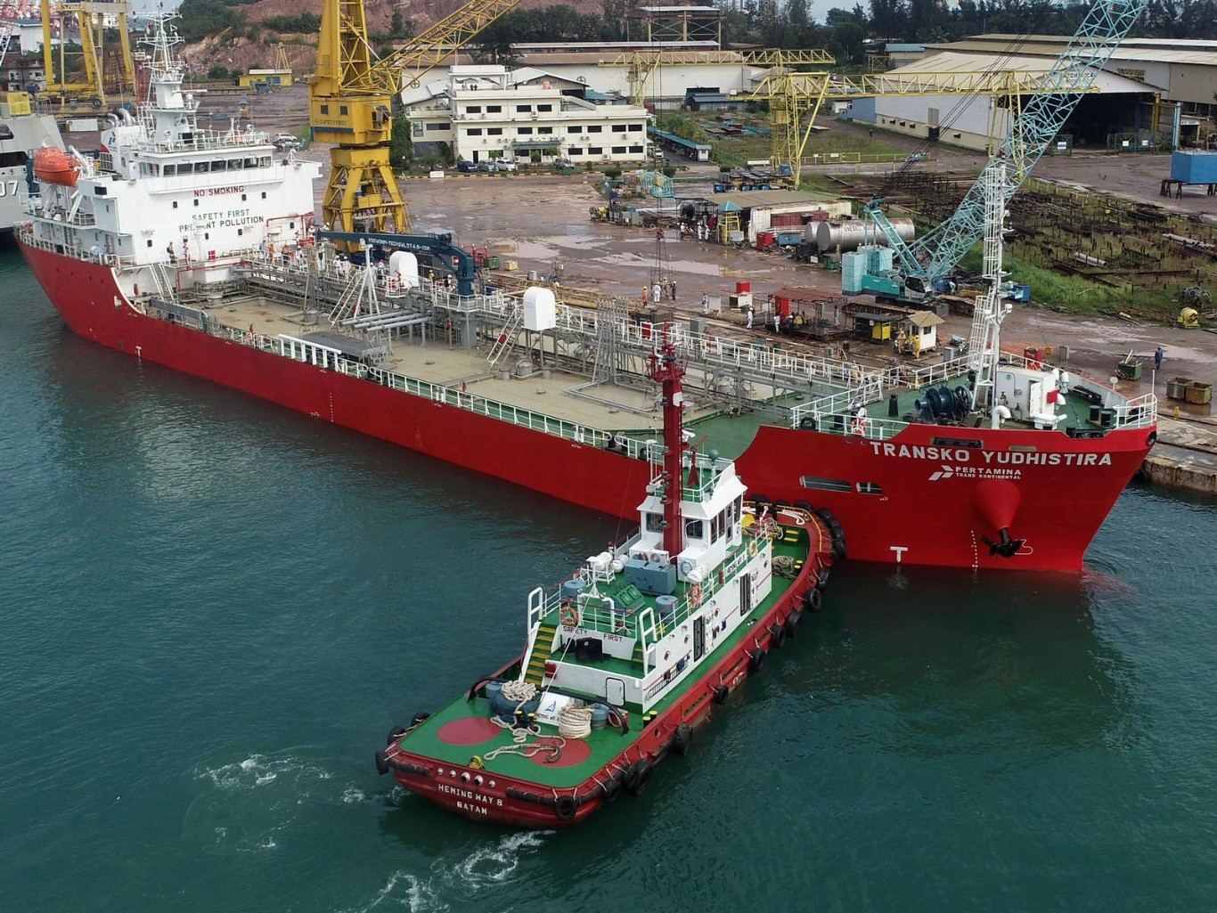SINERGI -- Sinergi ONE Pertamina, Pertamina Trans Kontinental dukung Pertamina Lubricants untuk perkuat distribusi pelumas.