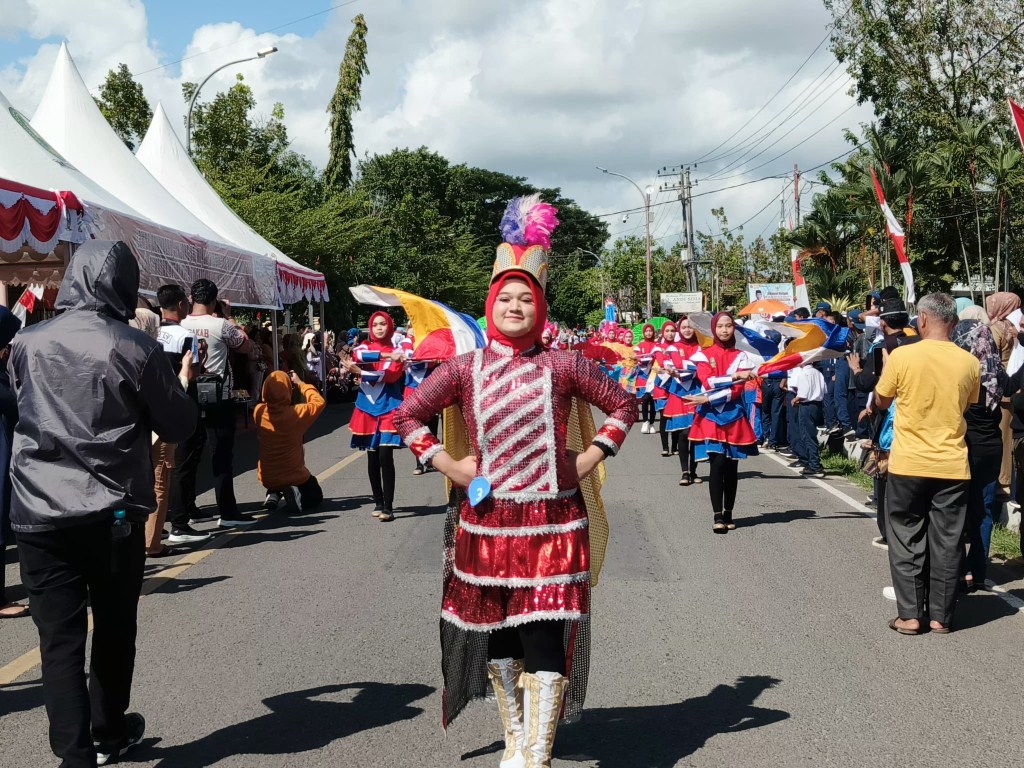 LOMBA -- Dinas Pendidikan (Disdik) Kabupaten Sinjai melaksanakan lomba drum band tingkat pelajar Sekolah Dasar (SD) dan Sekolah Menengah Pertama (SMP) sederajat Se-Kabupaten Sinjai, Selasa (13/8).