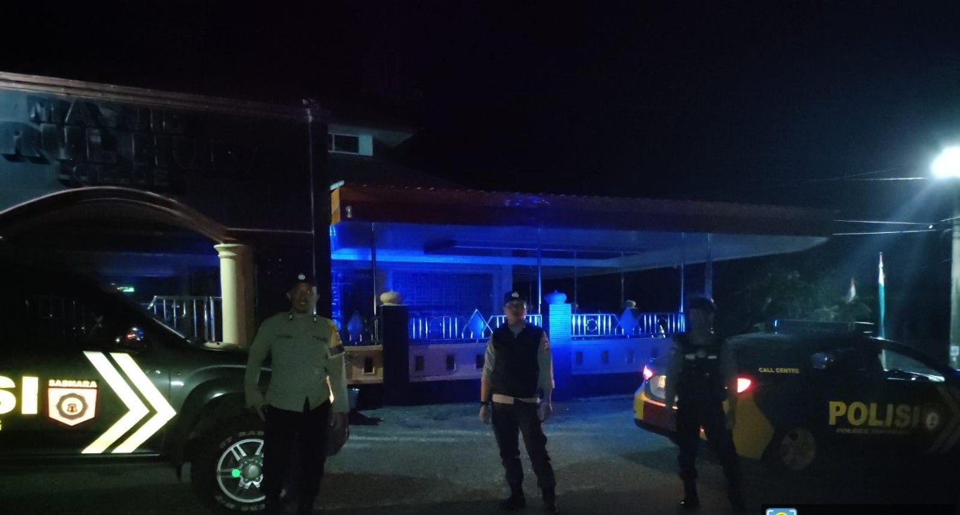 PATROLI -- Regu Patroli Perintis Presisi Satuan Samapta Polres Soppeng bersama personel Polsek Lalabata melaksanakan kegiatan patroli bersinggungan dalam rangka Harkamtibmas di Wilayah Hukum Polres Soppeng Kecamatan Lalabata, Kabupaten Soppeng. Sabtu (10/8).