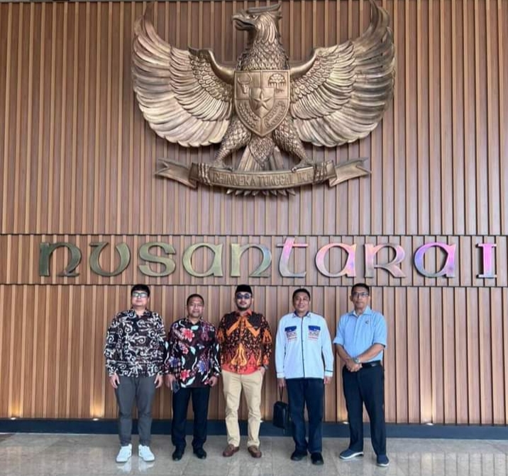 RAKER -- Pansus RT/RW DPRD Tana Toraja mengadakan Raker dengan Komisi II DPR RI di Gedung DPR RI Jakarta baru-baru ini.  