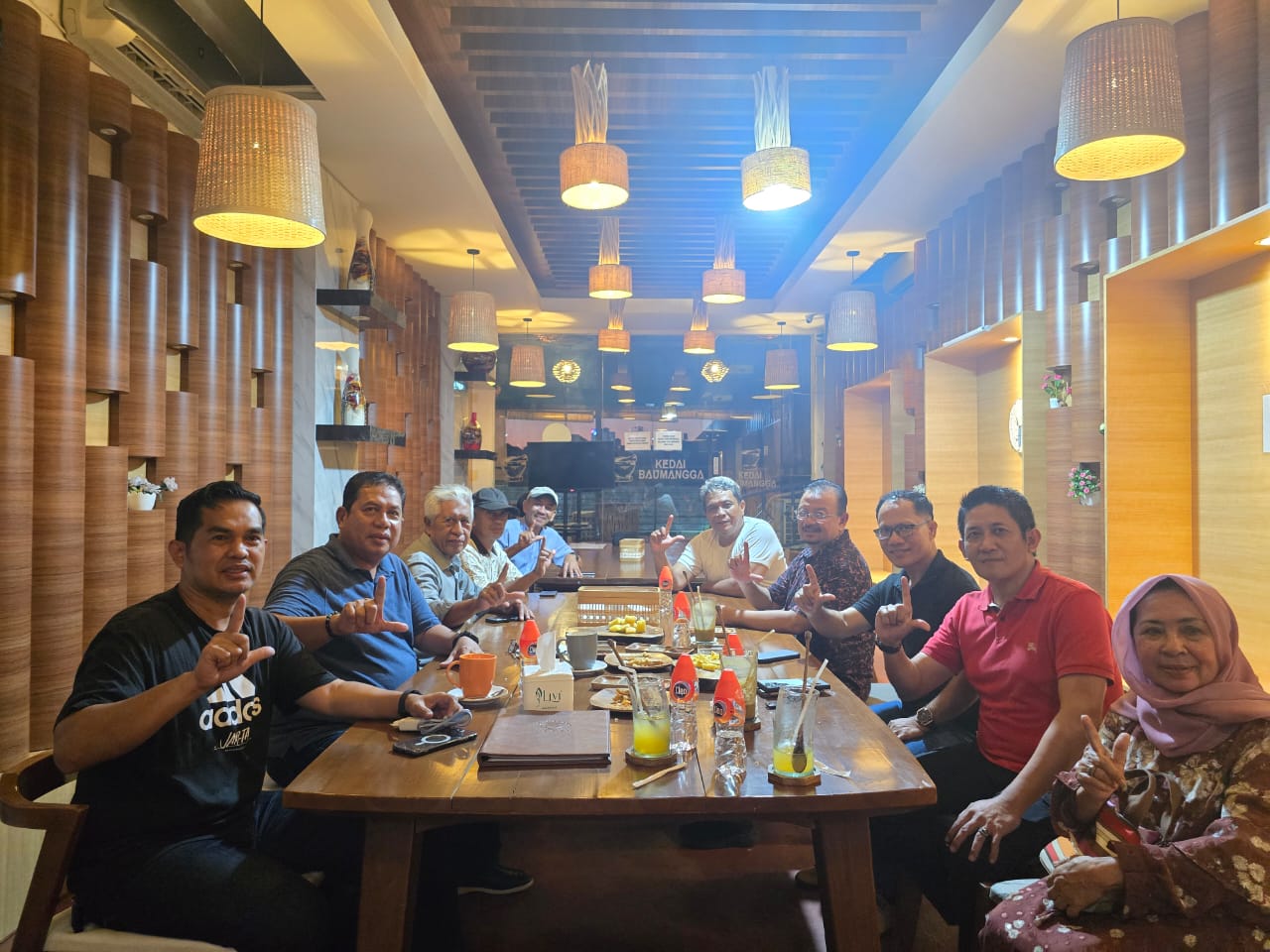 KKLR melakukan pertemuan khusus bersama perangkat Kedatuan Luwu dengan Ngopi Bareng di Makassar, Sabtu (07/09/2024) petang.