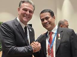 Menteri Pertanian Andi Amran Sulaiman (kanan) bersama Menteri Pertanian Brasil, Carlos Favaro di Brasil.