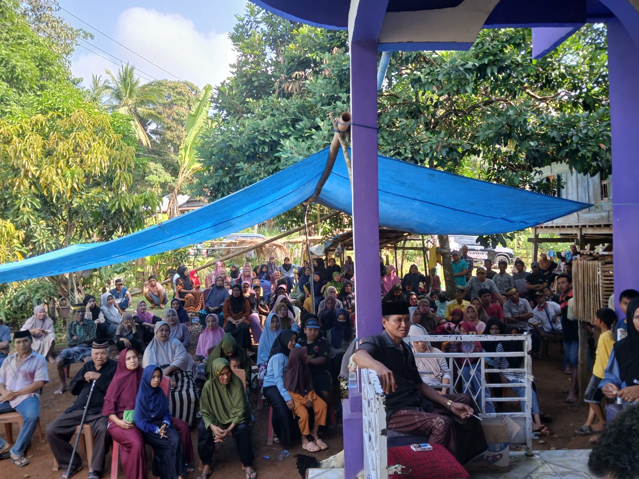 Pasangan Ramah saat silaturahmi bersama warga di Pakokko, Kecamatan Tellu Limpoe, Sabtu (21/9/2024).
