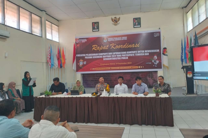 IST
RAKOR--KPU Kabupaten Sidrap menggelar rakor persiapan kampanye dan laporan awal dana kampanye (LADK), Kamis (19/9).
