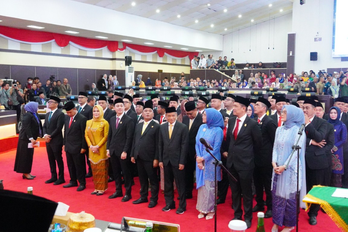 ist
LANTIK--Sebanyak 84 anggota Dewan Perwakilan Rakyat Daerah (DPRD) Provinsi Sulawesi Selatan perode 2024-2029 resmi dilantik ,Selasa (24/9).Ketua  PT Makassar H Zainuddin mengambil sumpah dan janji jabatan ke 84 legislator tersebut.