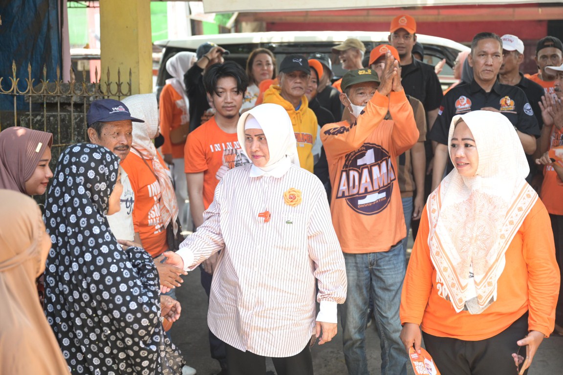 IST
DIAPKAN TANGKI--Kendaraan tangki air bersih yang disiapkan oleh tim pemenangan Appi-Aliyah untuk membantu warga yang kesilitan mendapatkan air 
