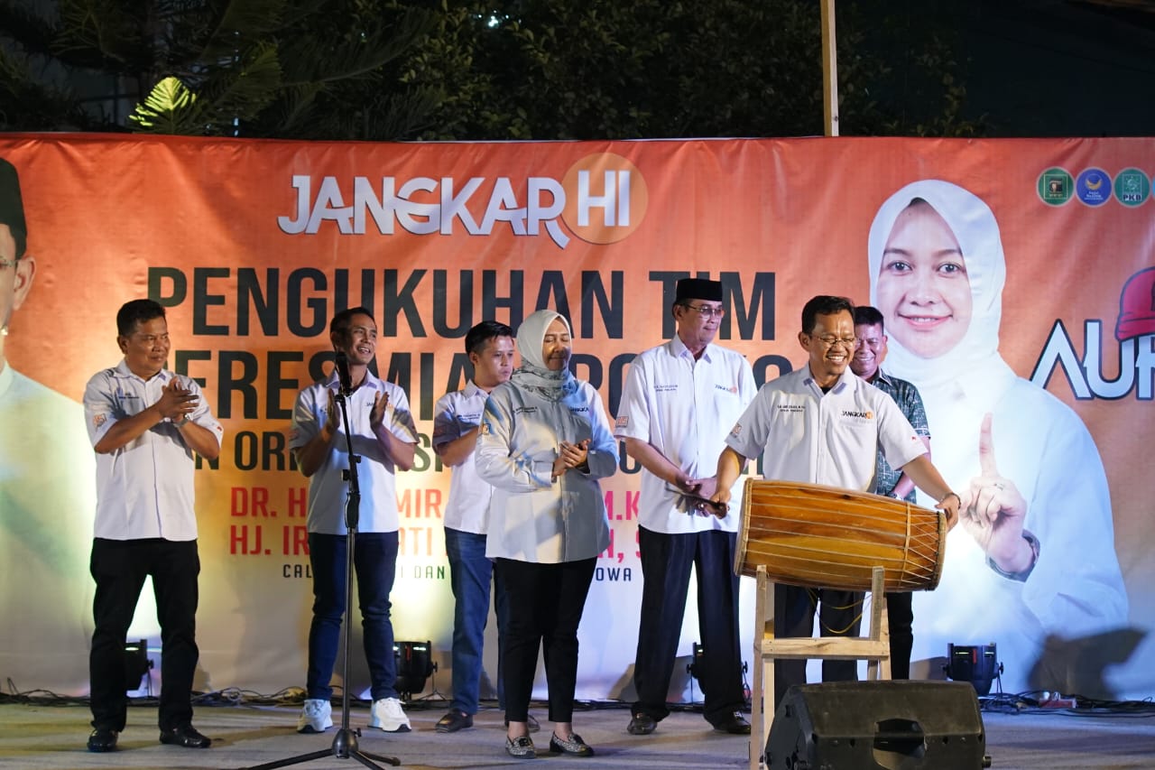 IST
DAPAT DUKUNGAN--Pasangan calon bupati dan wakil bupati Gowa, Aurama  mendapat dukungan dari JANGKAR HI di Posko pemenangan di GOR Putra Sejahtera, Bontomarannu.
