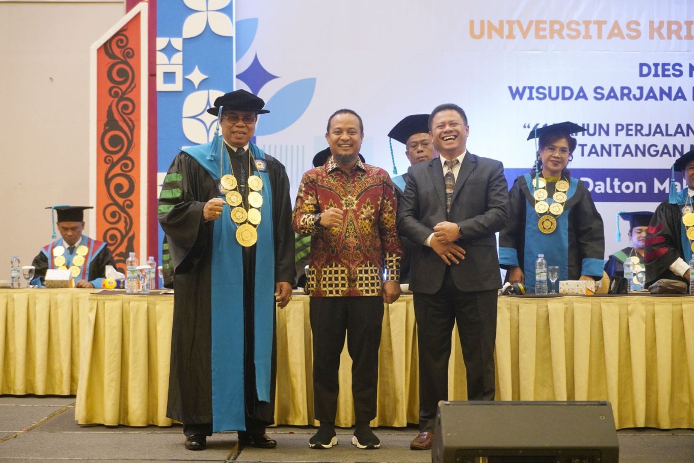 IST BERI SAMBUTAN--Bakal calon gubernur Sulsel Andi Sudirman Sulaiman memberikan sambutan pada Dies Natalies ke 61 Universitas Kristen Indonesia Paulus (UKIP) di Dalton Hotel, Senin (2/9)