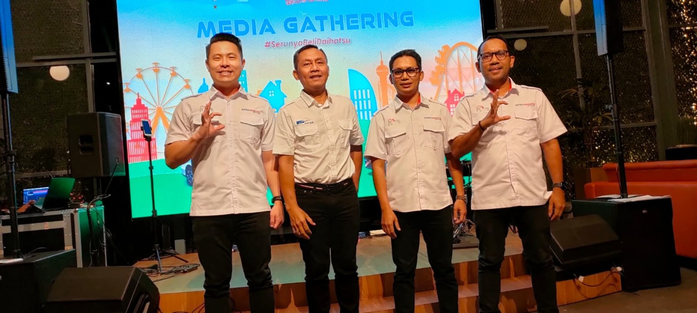 DAIFEST 2024 -- Kepala Wilayah Astra Daihatsu IBT, Tulus Pambudi (dua dari kiri) bersama tim manajemennya dalam suatu acara bersama media beberapa hari lalu.
