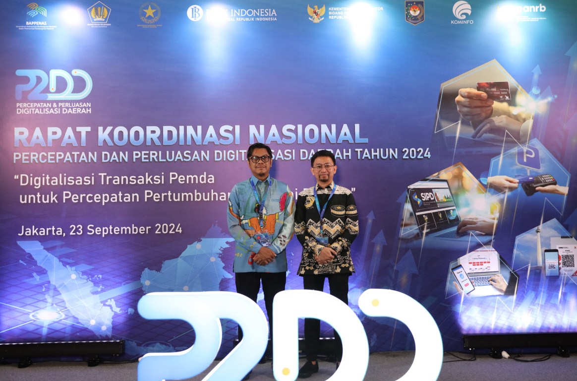 ist
HADIRI--Pj Sekkot Makassar Firman H Pagarra (kiri) menghadiri Rakornas P2DD tahun 2024 yang diselenggarakan di Hotel Indonesia Kempinski, Jakarta Pusat, Senin (23/9).
