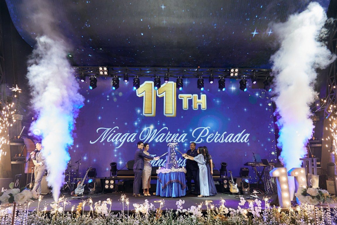 GALA DINNER -- Suasana Gala Dinner perayaan ulang tahun ke-11 PT Niaga Warna Persada.
