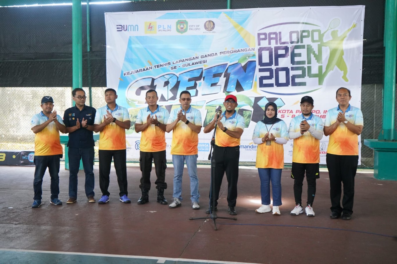 GREEN ENERGY -- GM PLN UID Sulselrabar, Budiono (empat dari kanan) bersama jajaran Forkopimda Kota Palopo saat membuka Turnamen Tenis _Green Energy_ Palopo Open 2024. 