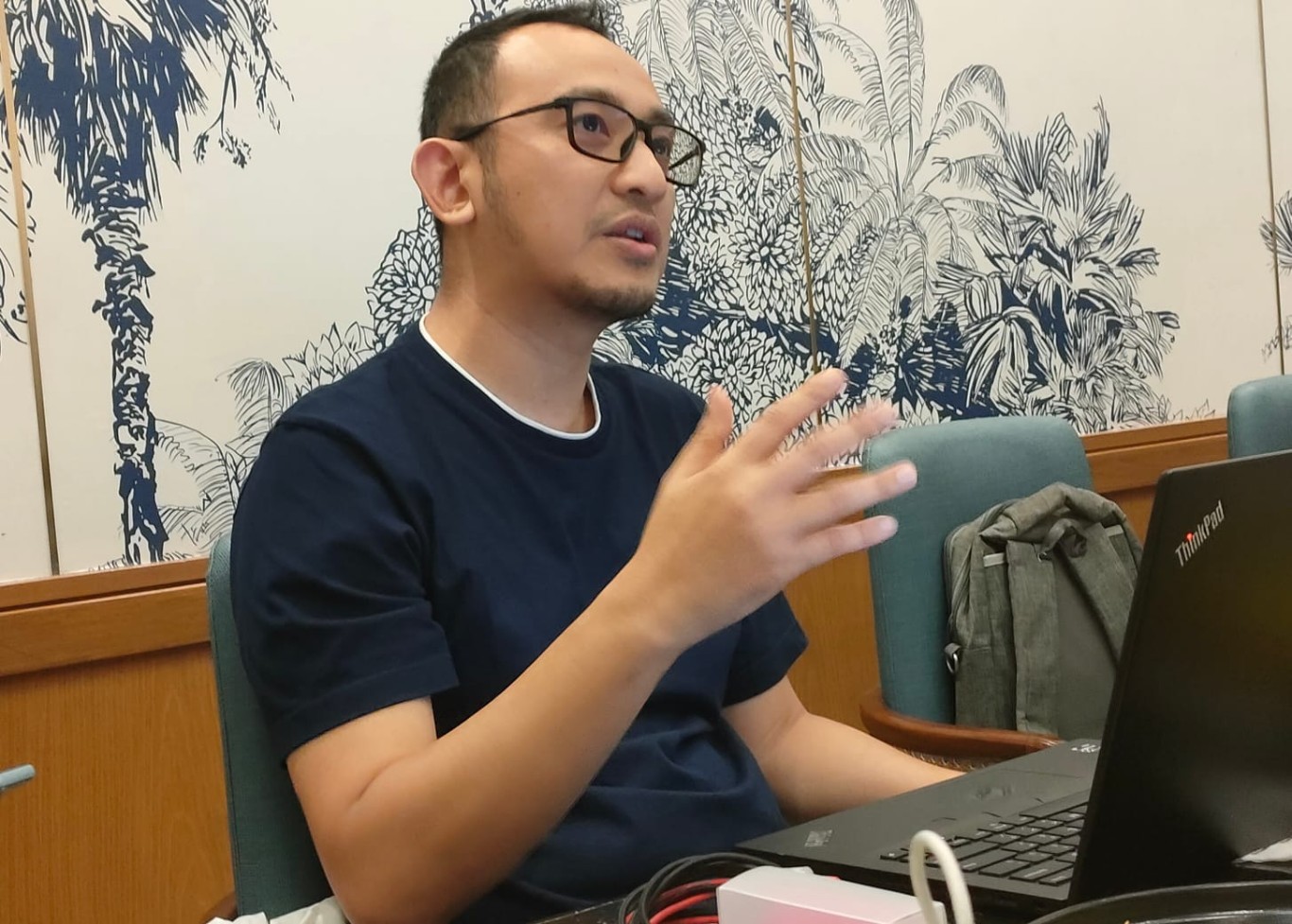 JOBSTREET -- Head of PR Social & Content Jobstreet by SEEK, Adham Somantrie, menjelaskan tentang kampanye #NextMillionsJobs kepada wartawan di Makassar, Rabu siang (25/9).