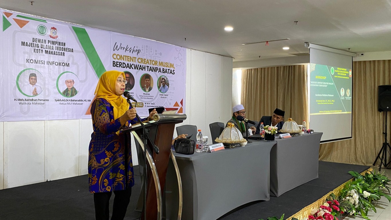ist
MEMBUKA--Plt Kadis Diskominfo Kota Makassar, Ismawaty Nur membuka Workshop Content Creator Muslim bertema "Berdakwah Tanpa Batas" yang digelar di Hotel Karebosi Premier, Sabtu, (28/9).
