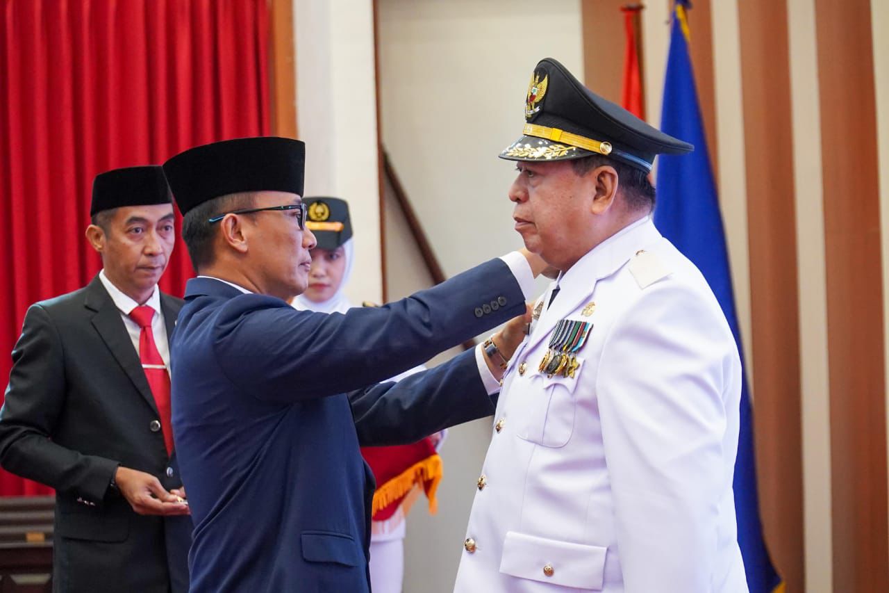 ist
LANTIK--Pj Gubernur Sulsel, Zudan Arif Fakrulloh melantik Pj Wali Kota Parepare di Rujab Gubernur Sulsel, Rabu (18/9).
