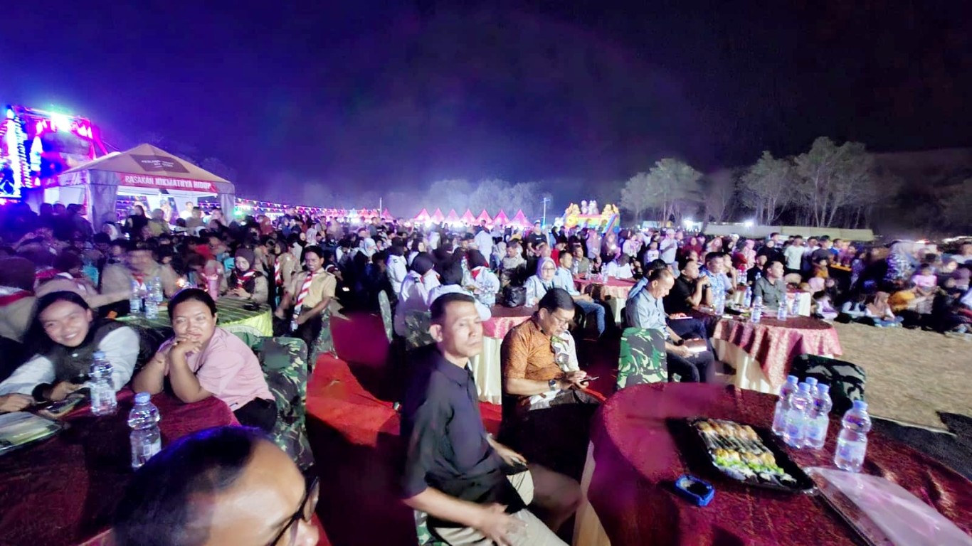 IST
RAMAI -- Suasana pembukaan Reso UMKM Festival dan pasar murah yang digelar di Rindam XIV Hasanuddin di Desa Mata Allo, Kecamatan Bontomarannu. 
