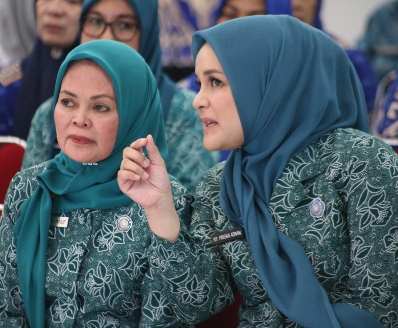 IST
SOSIALISASI -- Ketua TP PKK Gowa Priska Paramita Adnan dan Wakil Ketua TP PKK Gowa, Mussadiyah Rauf, saat sosialisasi hasil Rakornas Posyandu 2024.
