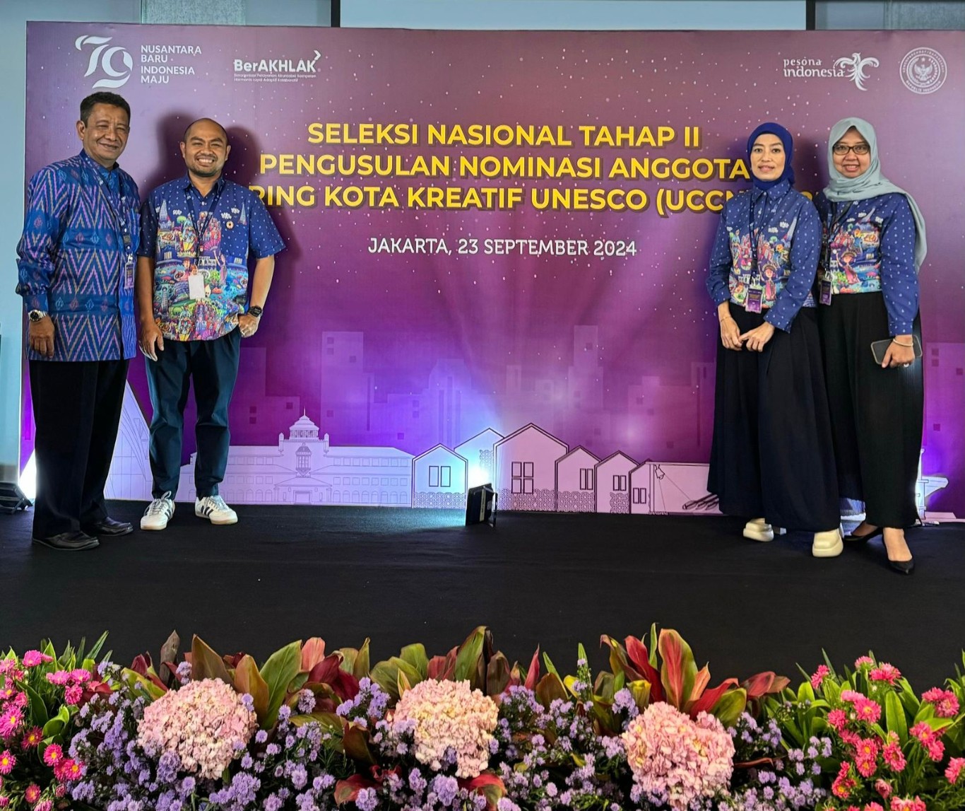 ist
LOLOS--Seleksi Nasional Tahap I Pengusulan Nominasi Anggota Jejaring Kota Kreatif UNESCO (UCCN) telah selesai dilaksanakan.Kota Makassar masuk nominasi empat besar.Kadis Pariwisata Kota Makassar Muhammad Roem foto di lokasi seleksi usai memaparkan perjalanan dan capaian Kota Makassar Menuju Kota Kreatif Gastronomi UNESCO.
