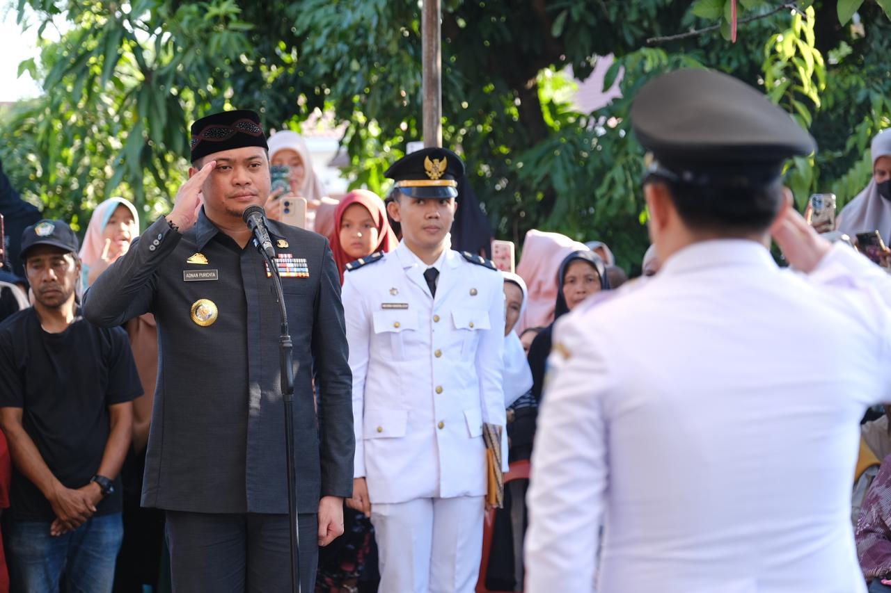 IST LEPAS -- Suasana pelepasan jenazah almarhum Muh Irwan Daeng Gassing secara upacara dipimpin Bupati Gowa, Adnan Purichta Ichsan. 