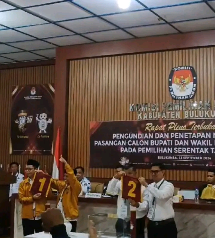 OPTIMIS -- Dua pasangan calon yang akan bertarung di Pilkada Bulukumba Jms-Tsy dan Andi Utta-Edy telah melakukan pencabutan nomor urut. Paslon Jms-Tsy mendapat nomor urut satu sedangkan Paslon incumbent Andi Utta-Edy nomor urut dua. 
