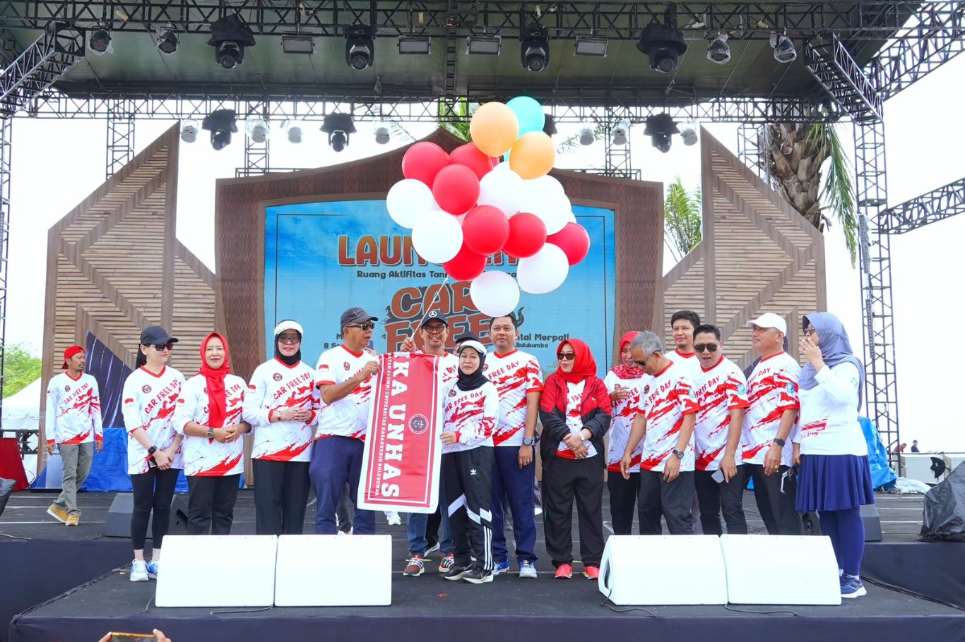 CFD SAH -- Bupati Bulukumba, Andi Muchtar Ali Yusuf atau Andi Utta resmi meluncurkan  
Car Free Day (CFD) atau Hari Bebas Kendaraan Bermotor (baca sah dibuka lagi) atas nama Pemkab Bulukumba, Minggu (8/9). 