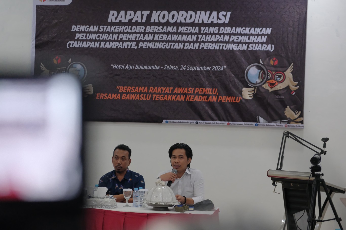 RAKOR -- Badan Pengawas Pemilu (Bawaslu) Kabupaten Bulukumba menggelar rapat koordinasi (Rakor) dengan stakeholder bersama media di Aula Hotel Agri Bulukumba, Selasa (24/9). 

