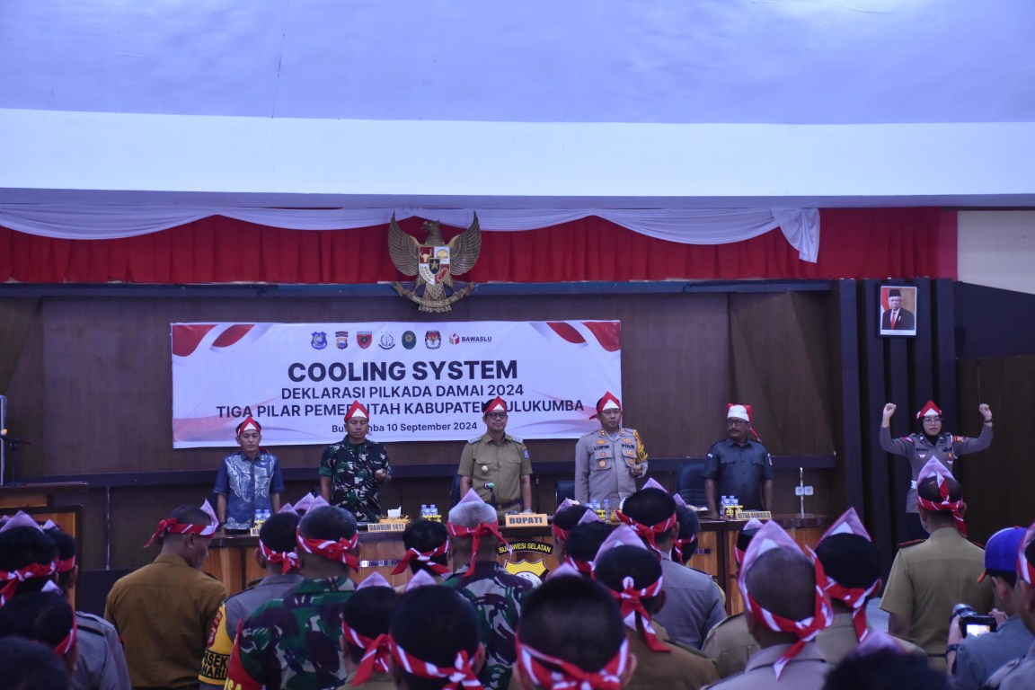 COOLYNG SYSTEM -- Polres Bulukumba Polda Sulsel menggelar kegiatan Deklarasi Pilkada Damai 2024 Tiga Pilar Pemerintah Kabupaten Bulukumba yang berlangsung di Aula Parama Satwika Polres Bulukumba, Selasa (10/9).
