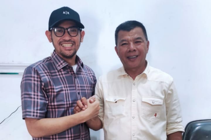 ALL OUT -- Politisi PKB Andi Muh Anwar Purnomo saat menemui calon Bupati Petahana Muchtar Ali Yusuf di kediamannya. Aan siap 'All Out' untuk Paslon dengan jargon 'Dikerja Bukan Dicerita' tersebut.
