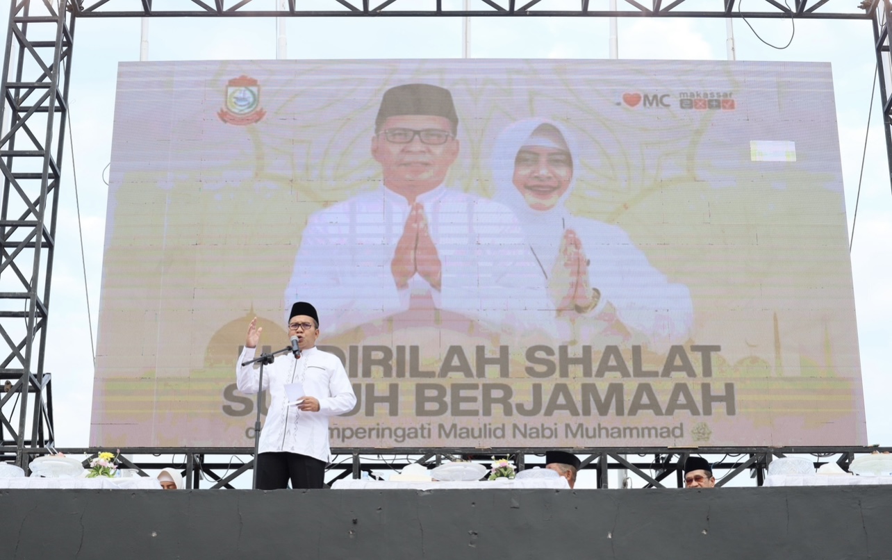 ist
INGATKAN--Jelang cuti, Wali Kota Makassar Moh Ramdhan Pomanto ingkatkan warga kota untuk menjaga Makassat tetap damai.Hal ini dikatakan wali kota saat Salat Subuh Berjamaah di Anjungan City Of Makassar,kemarin.