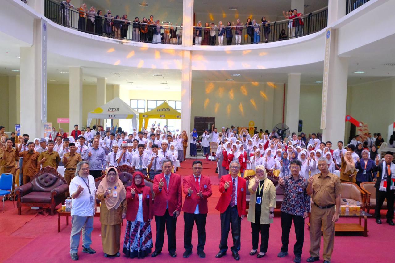 EXPO -- Suasana pembukaan Expo yang digelar Polipangkep di Gedung Terintegrasi Polipangkep.
