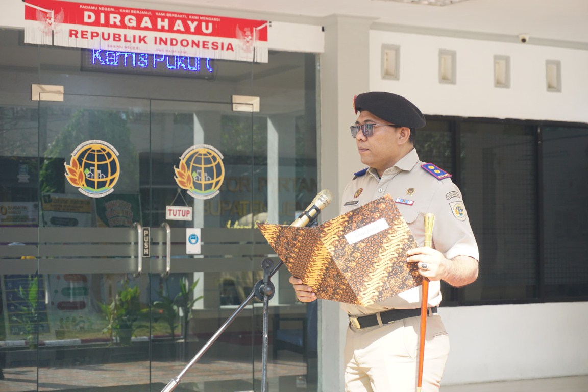 HANTARU -- Kepala Kantor Pertanahan Kabupaten Jeneponto, Anwar K ketika membacakan sambutan peringatan Hantaru.
