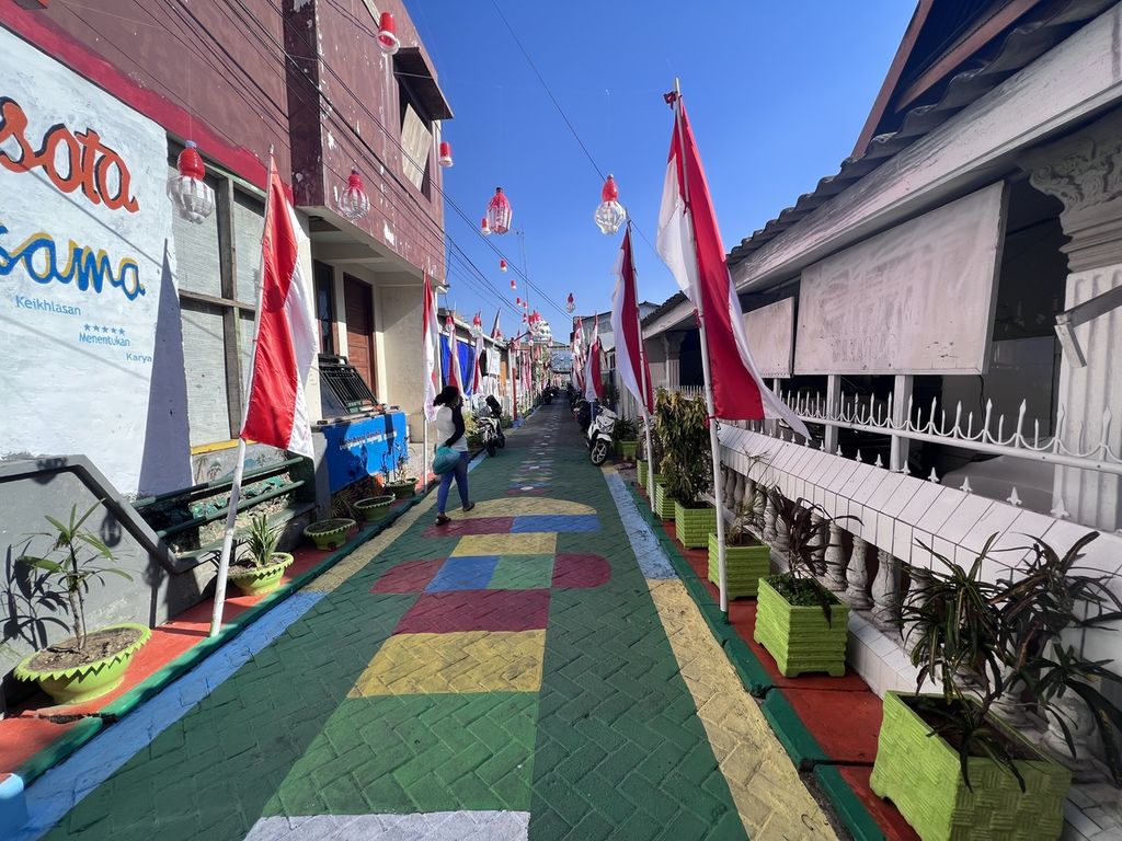 int
SERTIFIKAT--Saat ini masih banyak aset Pemkot Makassar berupa lahan yang belum mengantongi sertifikat.Olehnya itu, Dinas Pertanahan akan menerbitkan sejumlah sertifikat termasuk sertifikat lorong-lorong wisata yang ada di Makassar.

